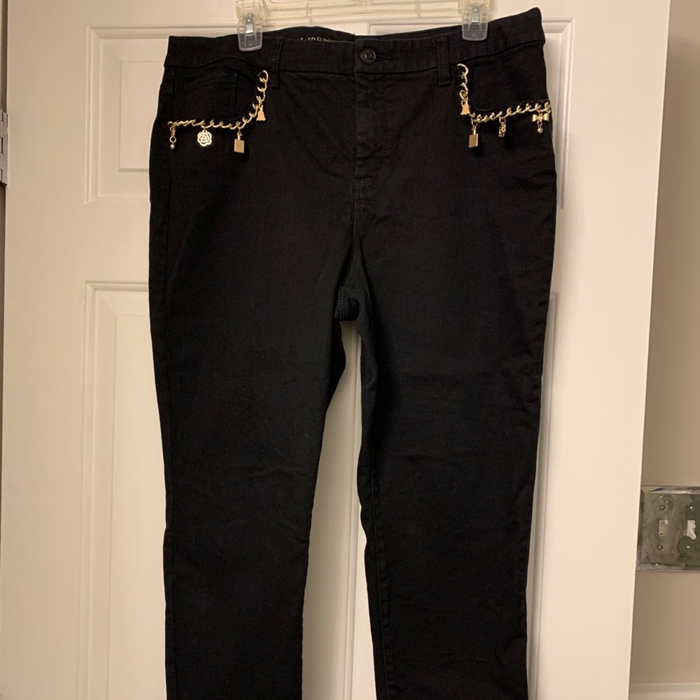 Chico’s So Slimming black jeans goldtone chain 2.5